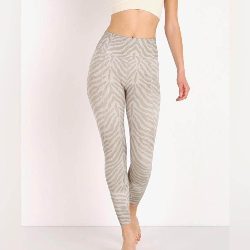 Varley Bedford Tight- Silver Zebra/ Size X-Small - Picture 3 of 10